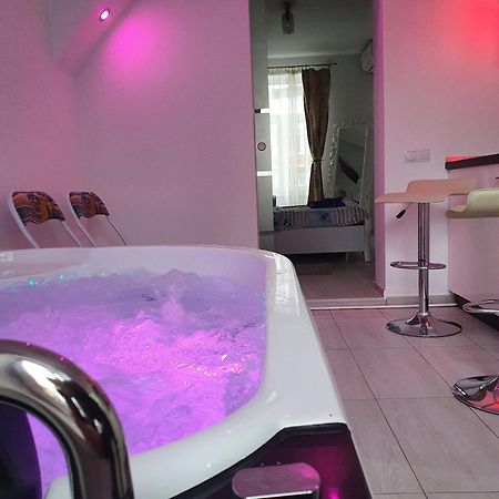 White House & Jacuzzi Apartment Sibiu Exterior photo
