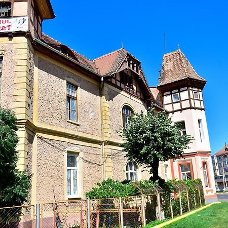 White House & Jacuzzi Apartment Sibiu Exterior photo